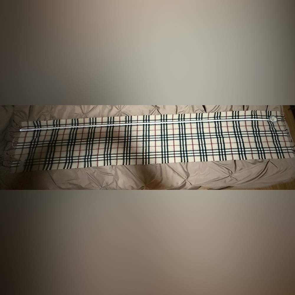 Burberry cashmere scarf - Picture 5 of 5